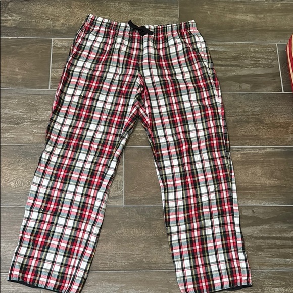 Victoria's Secret Red and Black Pajama Set for Cozy Nights - Picture 1 of 8